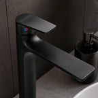 Grifería alta para lavabo