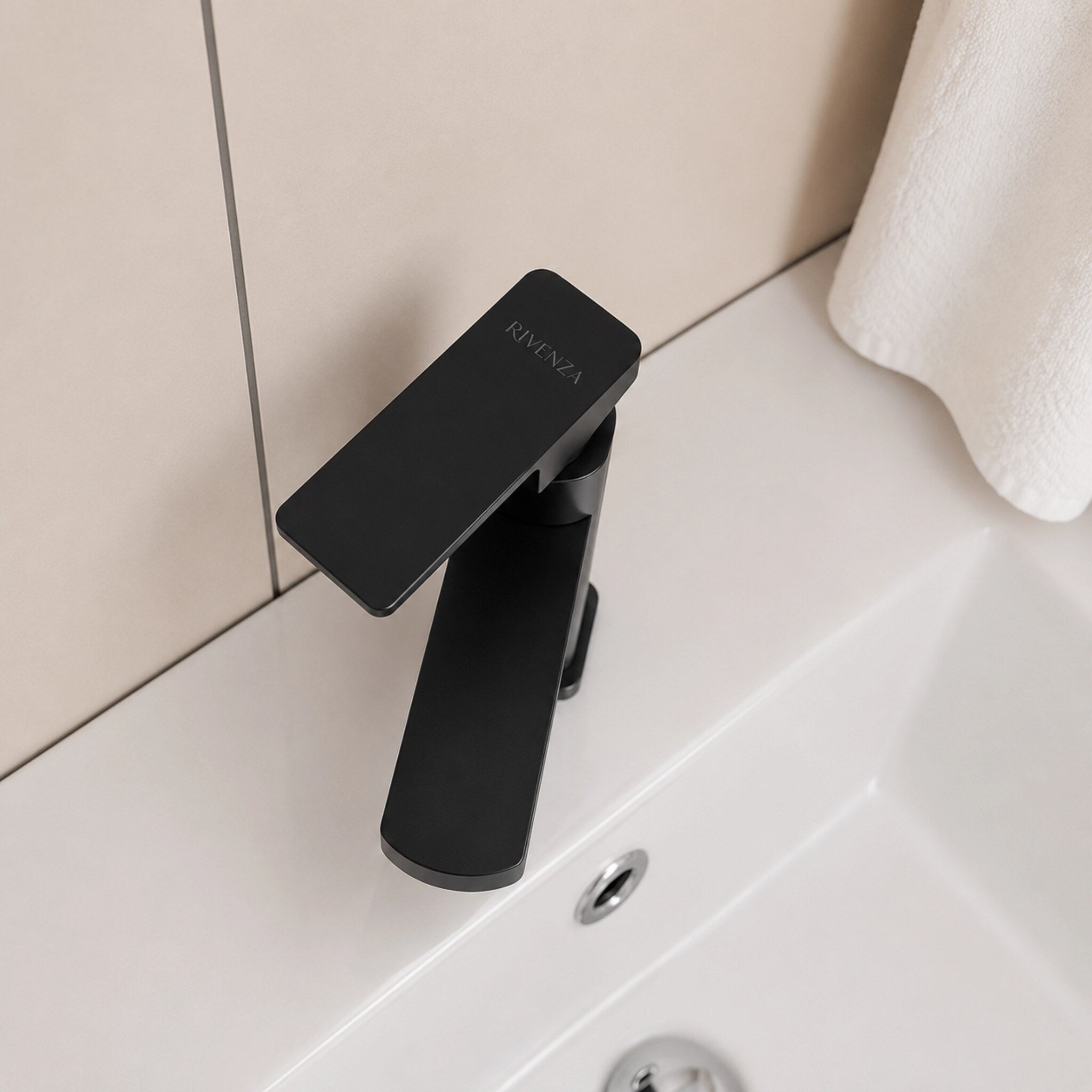 Grifería alta para lavabo